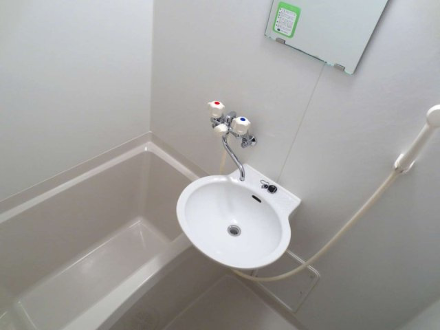 レオパレス沼南5の浴室|ゆったり過ごせるお風呂です