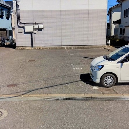レオパレスエミネンスの駐車場|画像5