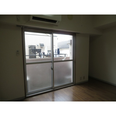 【居間・リビング】 | ＰＲＥＳＥＮＴ・晴 | 洋室