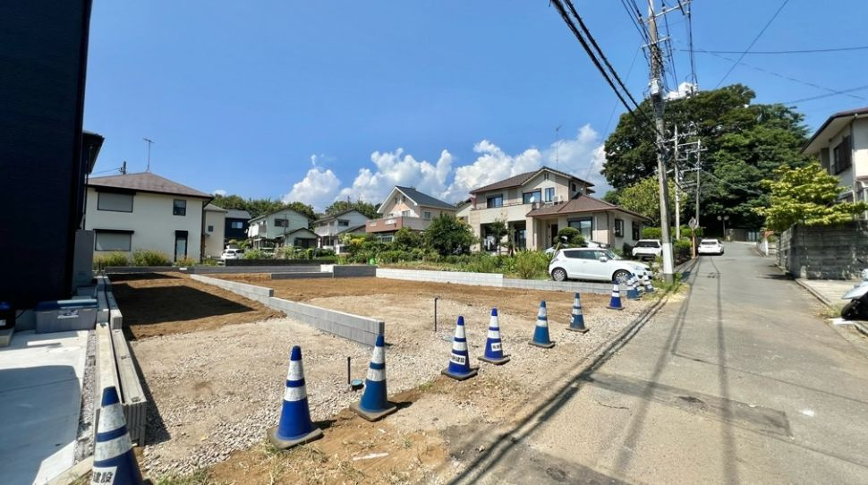 秦野市下大槻新築戸建て　2号棟の前面道路含む現地写真|前面道路含む現地写真です