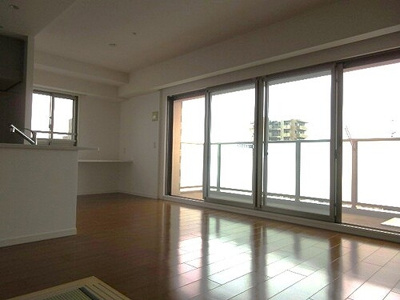 【居間・リビング】 | ネバーランド阿倍野西田辺 | ＬＤＫ約１６．０畳　※前回募集時／２０２２年６月の写真