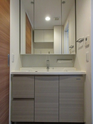 【洗面所】 | ネバーランド阿倍野西田辺 | 洗面化粧台　※前回募集時／２０２２年６月の写真