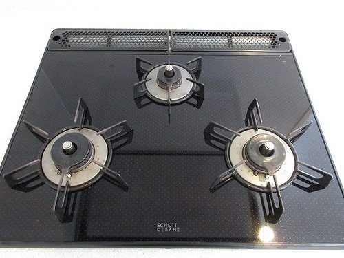 ネバーランド阿倍野西田辺の設備|３口ガスコンロ　※前回募集時／２０２２年６月の写真