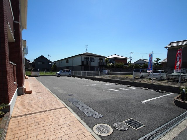 ハイグレースの駐車場