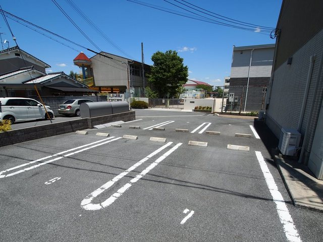 カルチェ赤坂Ａ棟の駐車場