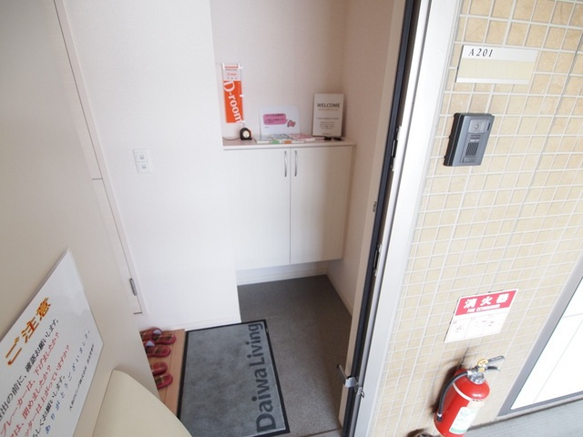 カルチェ赤坂Ａ棟の玄関