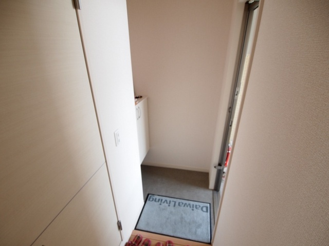 カルチェ赤坂Ａ棟の玄関