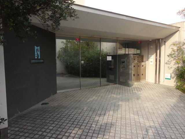 ライフステージ香芝桜道のエントランス