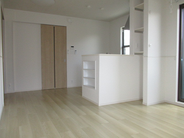 フラワーコートの居間・リビング