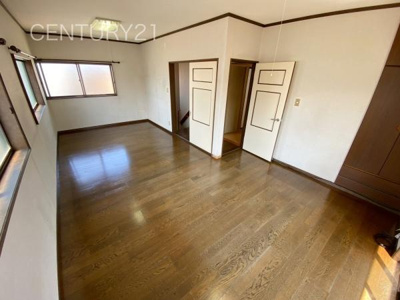 【洋室】 | 前橋市上新田町中古一戸建て | ２面採光の明るい洋室です。