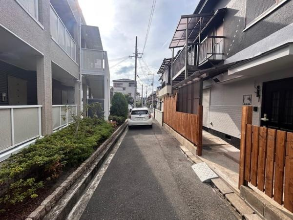 【前面道路含む現地写真】