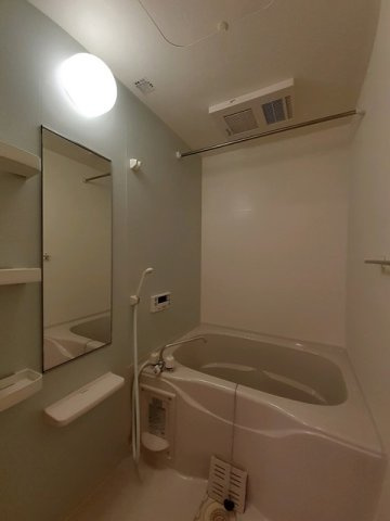 ソレイユベルⅥの浴室