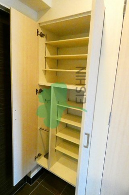 【玄関】 | エンクレストベイ天神EAST(エンクレストベイ天神イースト) | 下駄箱もしっかりついてます！