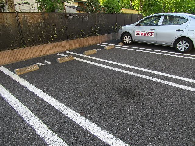 フォーリストBの駐車場