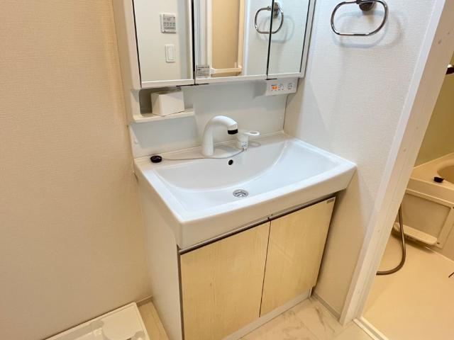 ウエストウイングⅣの洗面所|洗髪洗面化粧台