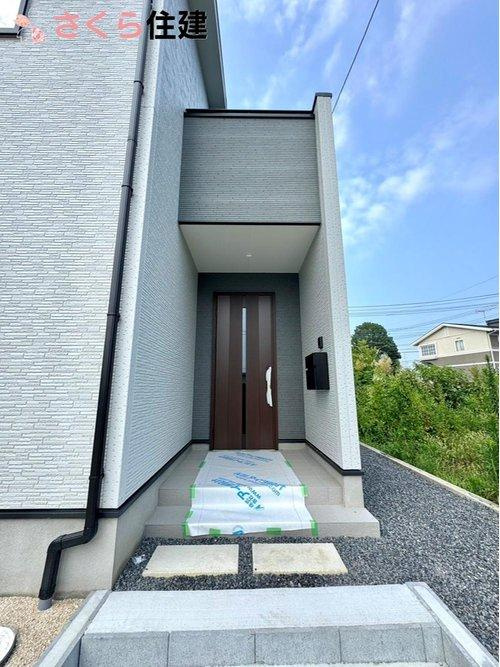 いろどりアイタウン栃木市藤岡町藤岡22-P9　1号棟の玄関|断熱ドア！嬉しい玄関電子鍵（電池式）！