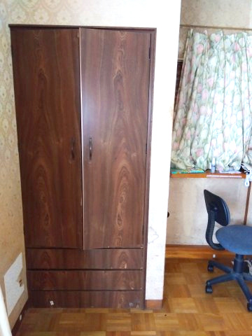 売中古戸建　駿東郡清水町長沢の洋室|窓が多く心地の良い空間となっています。寝室や仕事部屋など使い勝手の良い広さの洋室です。