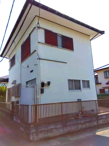 売中古戸建　駿東郡清水町長沢の外観|窓には雨戸が付いています。防犯面・プライバシーに配慮されています。