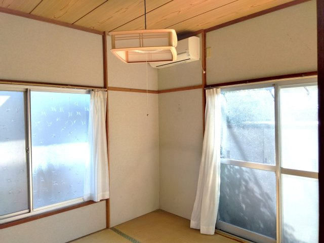 売中古戸建　駿東郡清水町長沢の和室|ダイニング横にあるので食後に気持ち良くお昼寝出来そうですね。畳は柔らかいので子供を遊ばせても安全ですね。