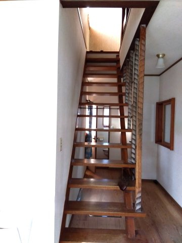 売中古戸建　駿東郡清水町長沢の内装|スケルトン階段です。オシャレで解放感があります。風通しも良くなっています。