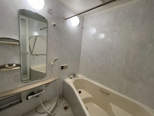 ラ・ブリエ（ｌａｂｕｒｉｌｌｅｒ）の浴室|きれいなお風呂です