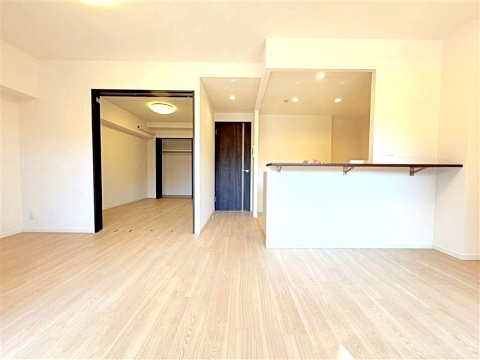 ナイスサンソレイユ横濱鶴ヶ峰の居間・リビング