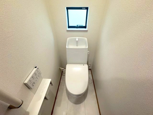 三木市緑が丘町本町　全3-2号棟のトイレ