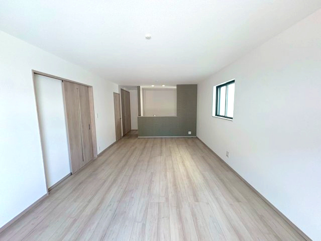 三木市緑が丘町本町　全3-2号棟の居間・リビング