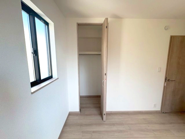 三木市緑が丘町本町　全3-2号棟の収納