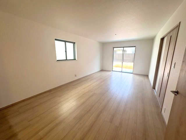 三木市緑が丘町本町　全3-2号棟の居間・リビング