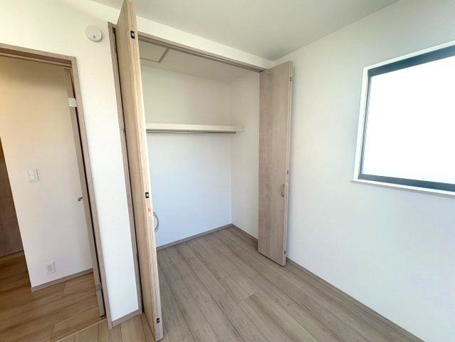 三木市緑が丘町本町　全3-2号棟の収納