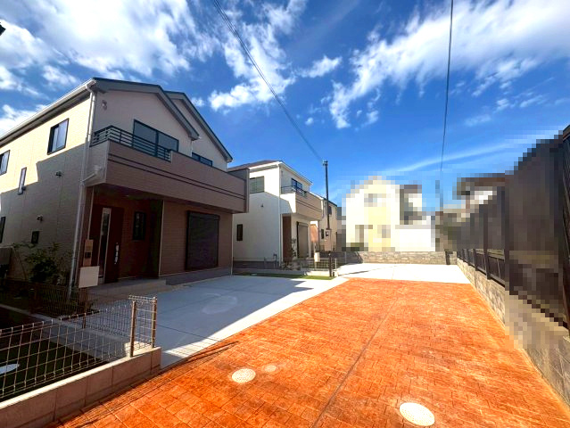 三木市緑が丘町本町　全3-2号棟の前面道路含む現地写真