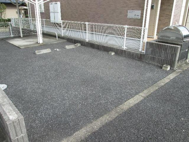 サンクレスト長清水の駐車場