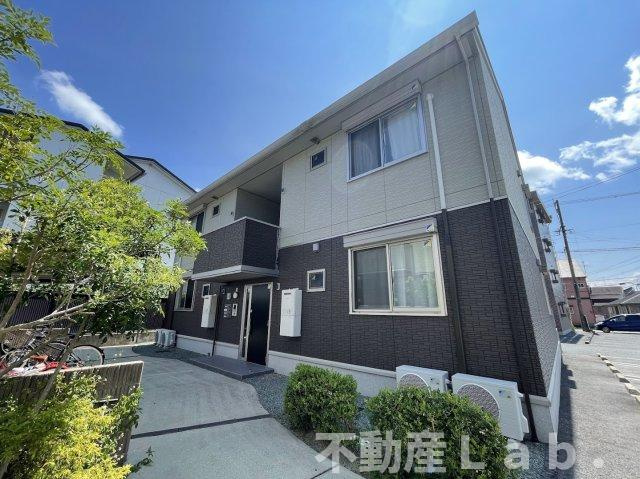 グランドソレイユ八幡 B棟の外観