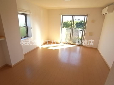 【居間・リビング】 | クラスターヒル | ゆったり過ごせる居間です