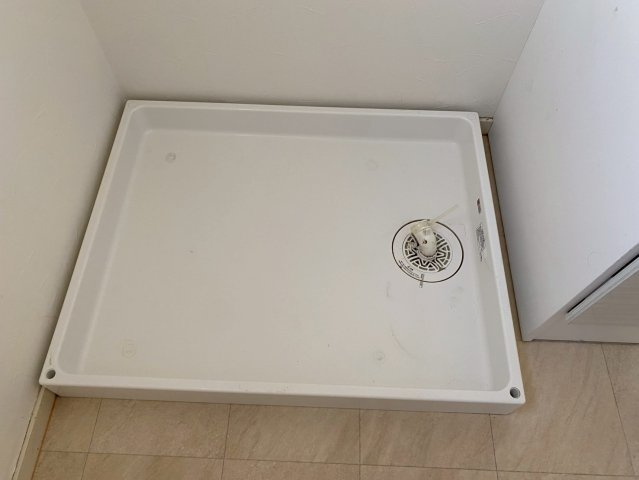 イブサン森孝新田の設備|防水パン付き室内洗濯機置き場。窓があるので換気もしっかりできます！