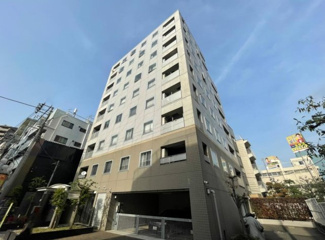 【外観】 | 陽光浴びる外観がシンプルな外観をより際立たせ、人々の記憶に存在感を植え付けます。