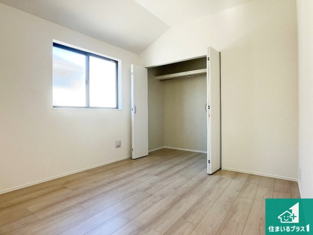 明石市松が丘　新築一戸建ての洋室|シンプルな洋室は、自分好みのインテリアが楽しめます♪ご家族とインテリアや家具を選びに行くのは新築購入時の醍醐味の一つです。ぜひお楽しみください♪