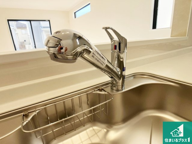 明石市松が丘　新築一戸建ての設備|浄水器を内蔵！炊飯時、お茶を作る時に安心してお水を使えます！お湯と冷水、浄水と原水、シャワーの切替えもワンタッチです！