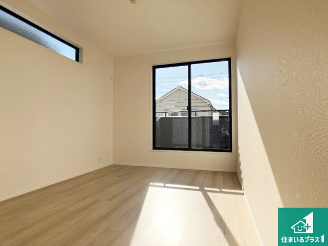 明石市松が丘　新築一戸建ての洋室|収納スペースが充実しているので子供の成長に合わせてたくさん収納ができます！家族構成に合わせた様々な活用ができる収納！