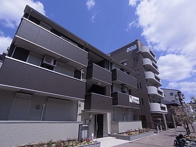 神戸市兵庫区松本通６丁目のアパートの外観