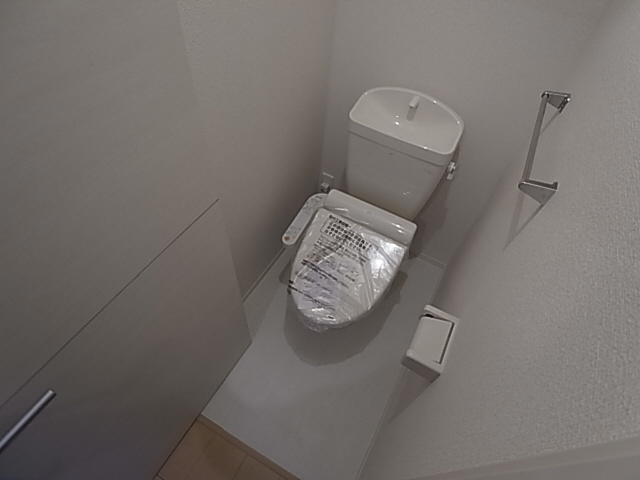 神戸市兵庫区松本通６丁目のアパートのトイレ|ウォッシュレット付トイレ