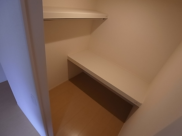 神戸市兵庫区松本通６丁目のアパートの収納|ウォークインクローゼット