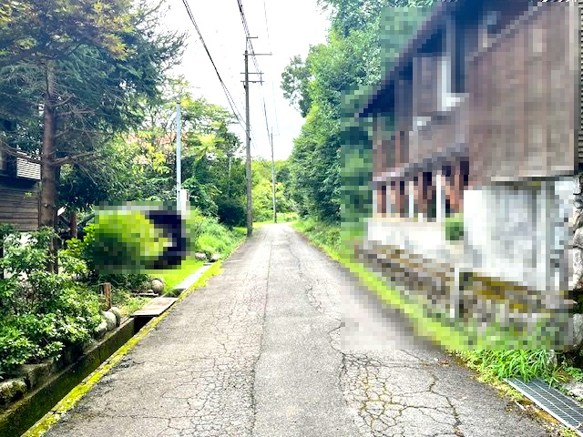 高島市今津町日置前中古戸建の前面道路含む現地写真