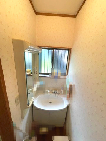 高島市今津町日置前中古戸建の独立洗面台