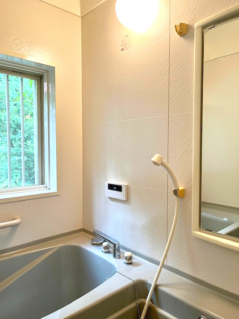 高島市今津町日置前中古戸建の浴室