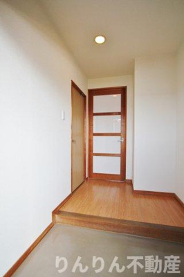 【居間・リビング】 | 第16柴田マンション | こちらの居間で趣味の時間をお楽しみください