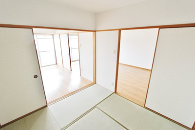 【和室】 | 第16柴田マンション | 和室ならではの温かな和の空間で寛ぎの時間を過ごせます