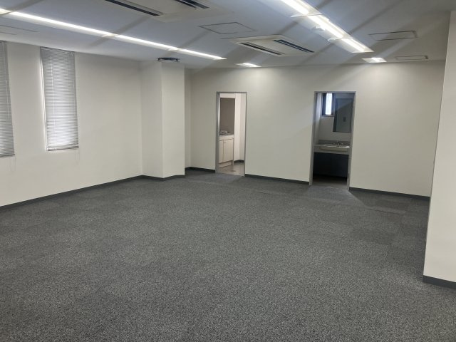 京橋北見ビル西館のロビー