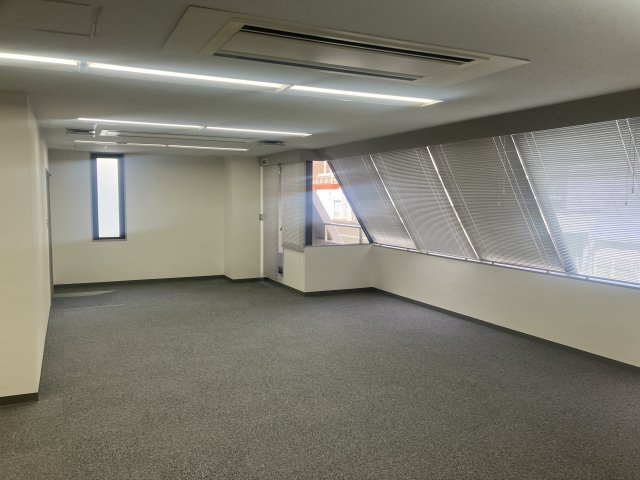 京橋北見ビル西館のロビー